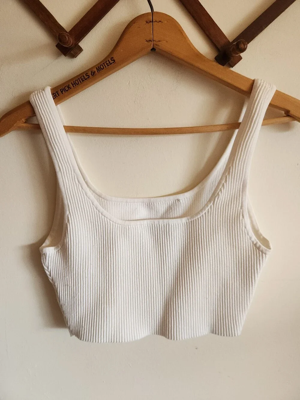 Babaton Arotzia Ribbed Cropped Tank Top Bralette White Thick Medium